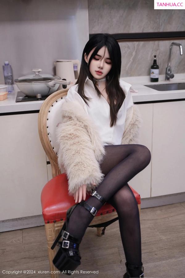   [XiuRen]高清写真图 2024.04.22 No.8429 林月月 美腿黑丝第48张图片
